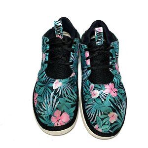 Nike Women Shoes Size 8 !